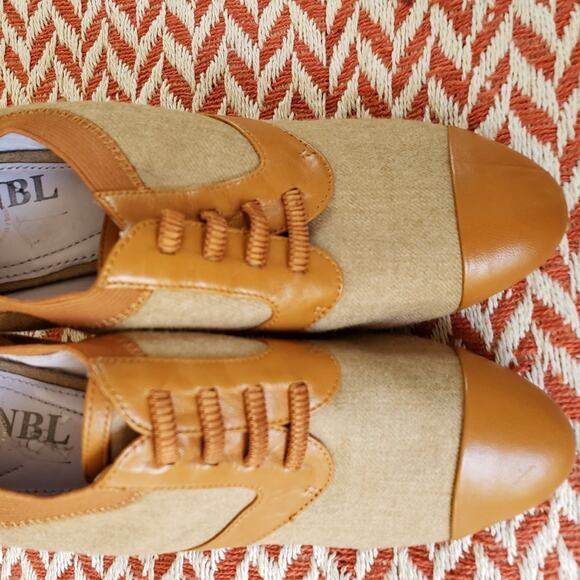 Johnston & Murphy Tan Canvas Leather Oxford Block Heel Booties 7 | Vintage Style - Picture 4 of 7